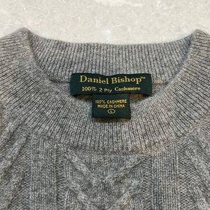 Awesome Classic Vintage 100% Cashmere light gray sweater.
